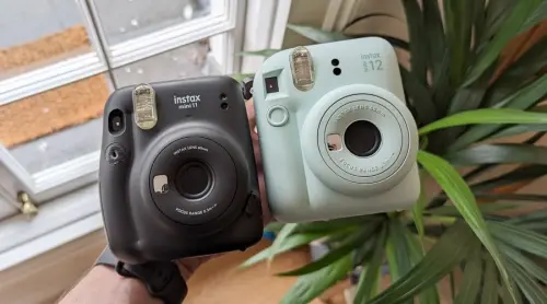 مقایسه دوربین عکاسی Instax Mini 11 با Instax Mini 12