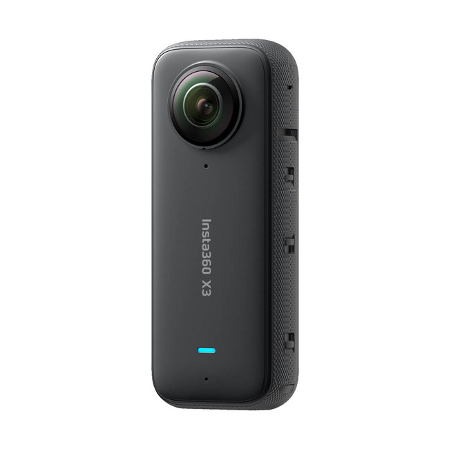 نمای سه‌ رخ جلو دوربین اکشن ورزشی اینستا Insta360 X3