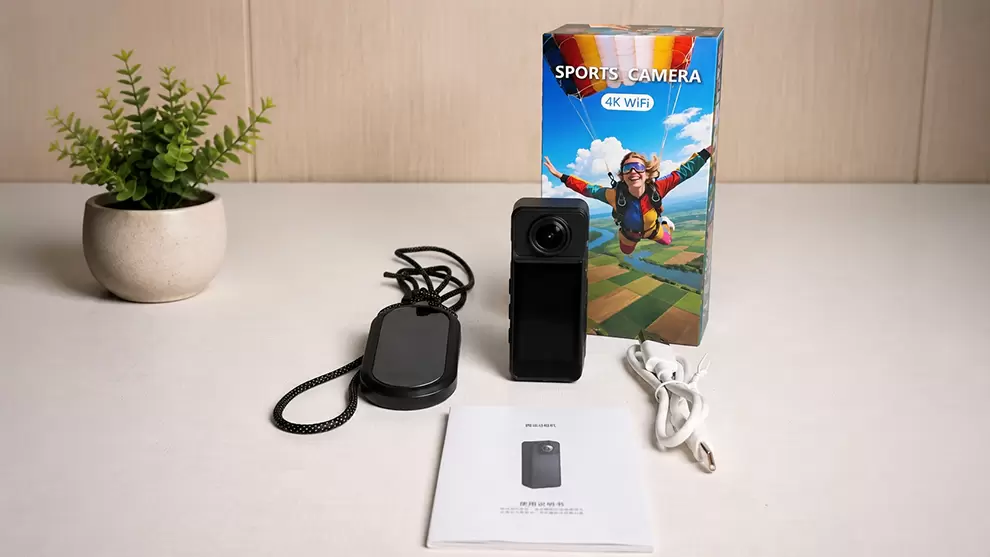 محتویات داخل بسته دوربین اکشن انگشتی 4K WiFi مدل DV03